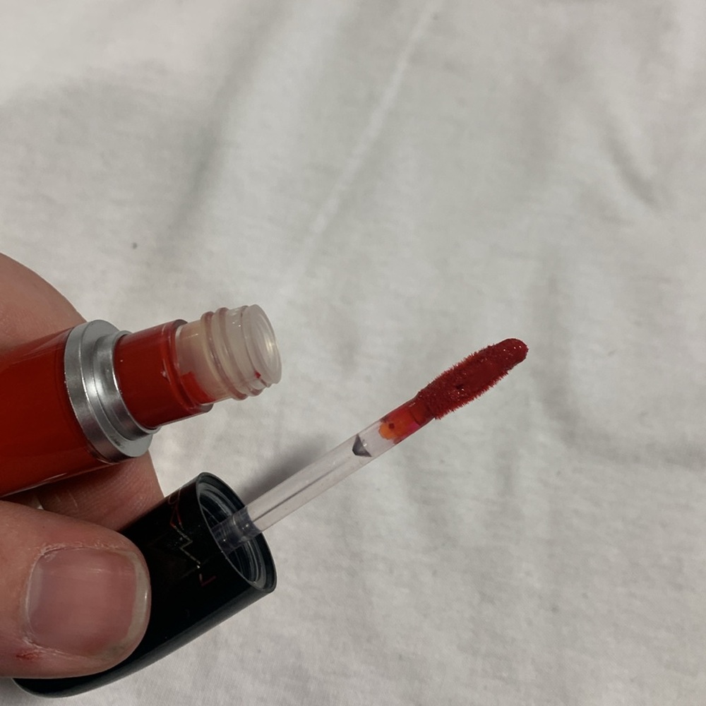 NO BOX- MAC Cosmetics Standout Lip Gloss M-17 - Picture 5 of 5